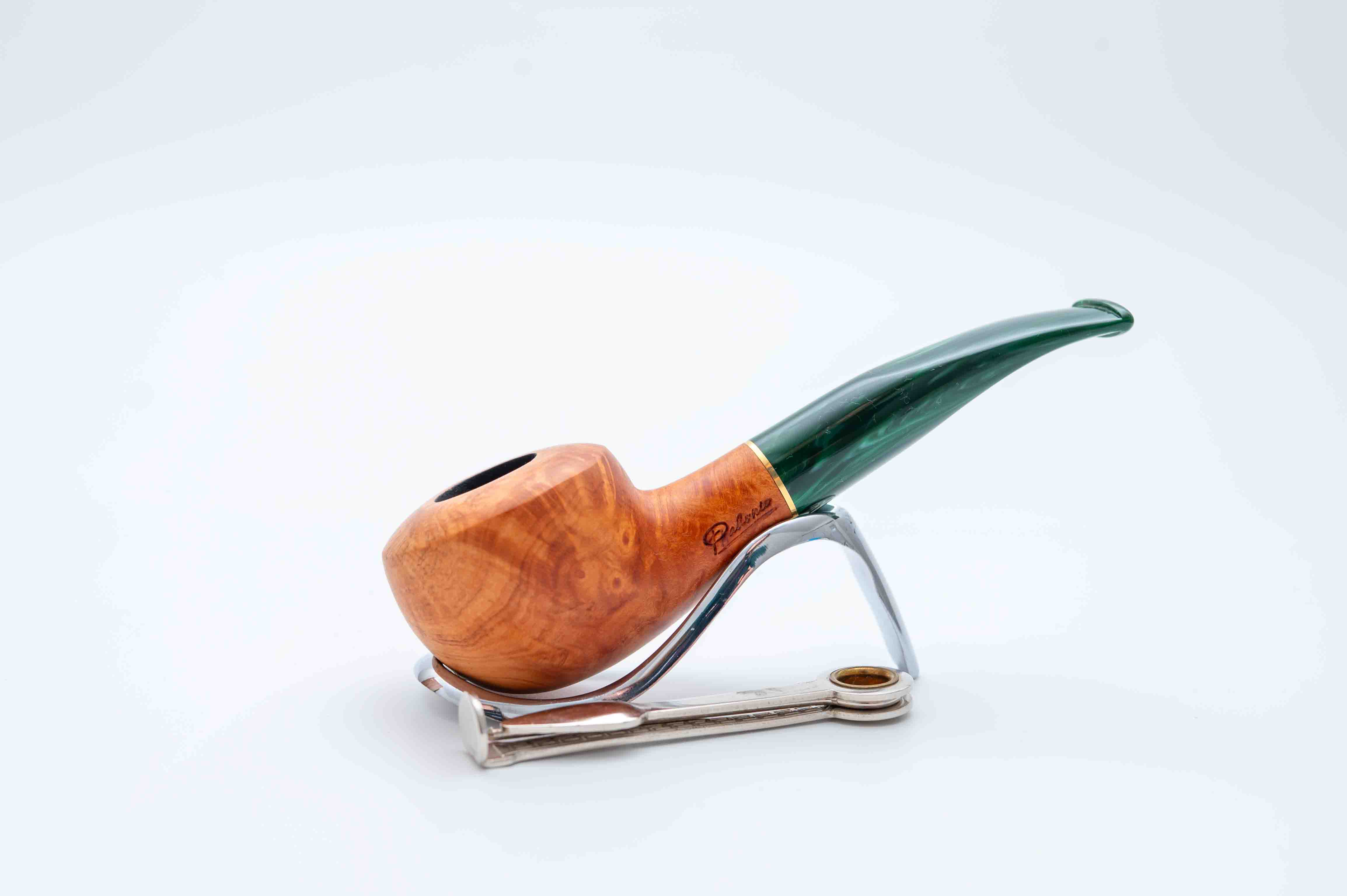 Padonio bruyer pipa 9mm filterrel, enyhén hajlított szárral, Tomato forma